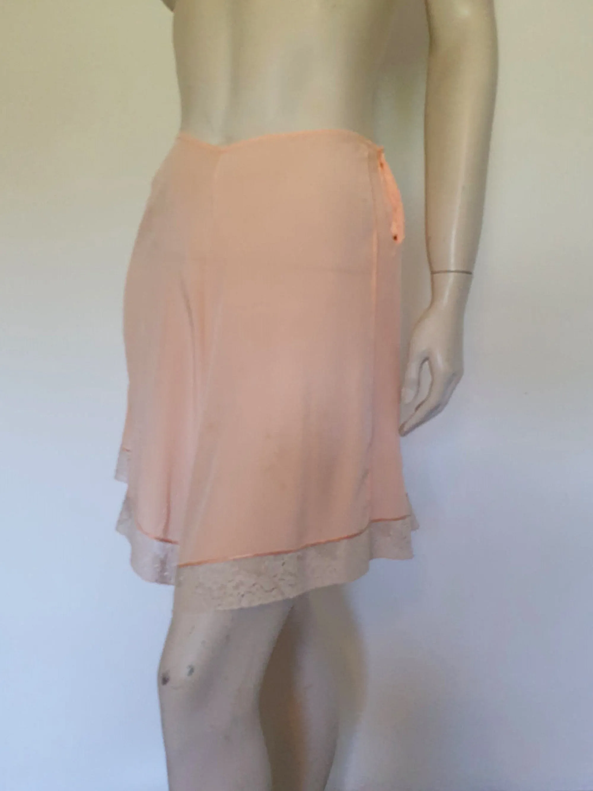 1930s Peach Silk Tap Pants - M to L