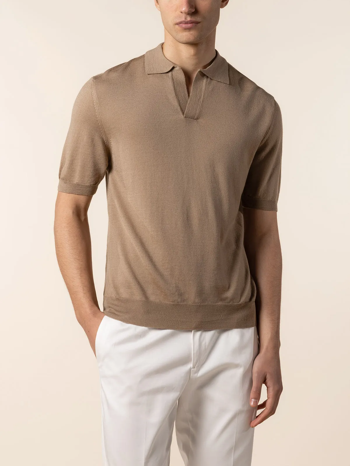 Shortsleeve Buttonless Polo Hazelnut